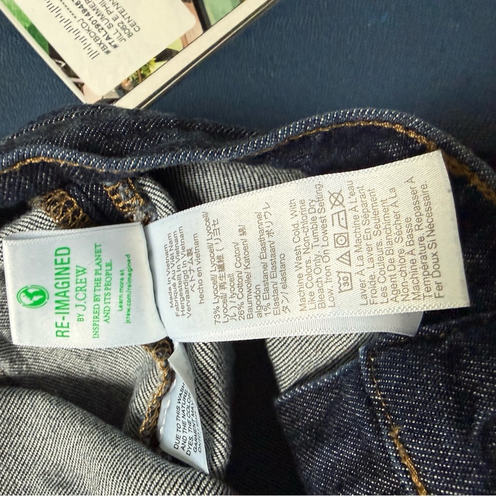 J Crew Dark Rinse Flare Jeans with Patch Pockets, Classy Gold Buttons, Sz 30P - Picture 6 of 6